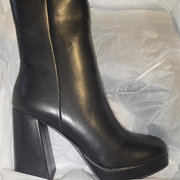 French Connection women's gogo ankle boot, Size 6.0 New with box. - Picture 3 of 12